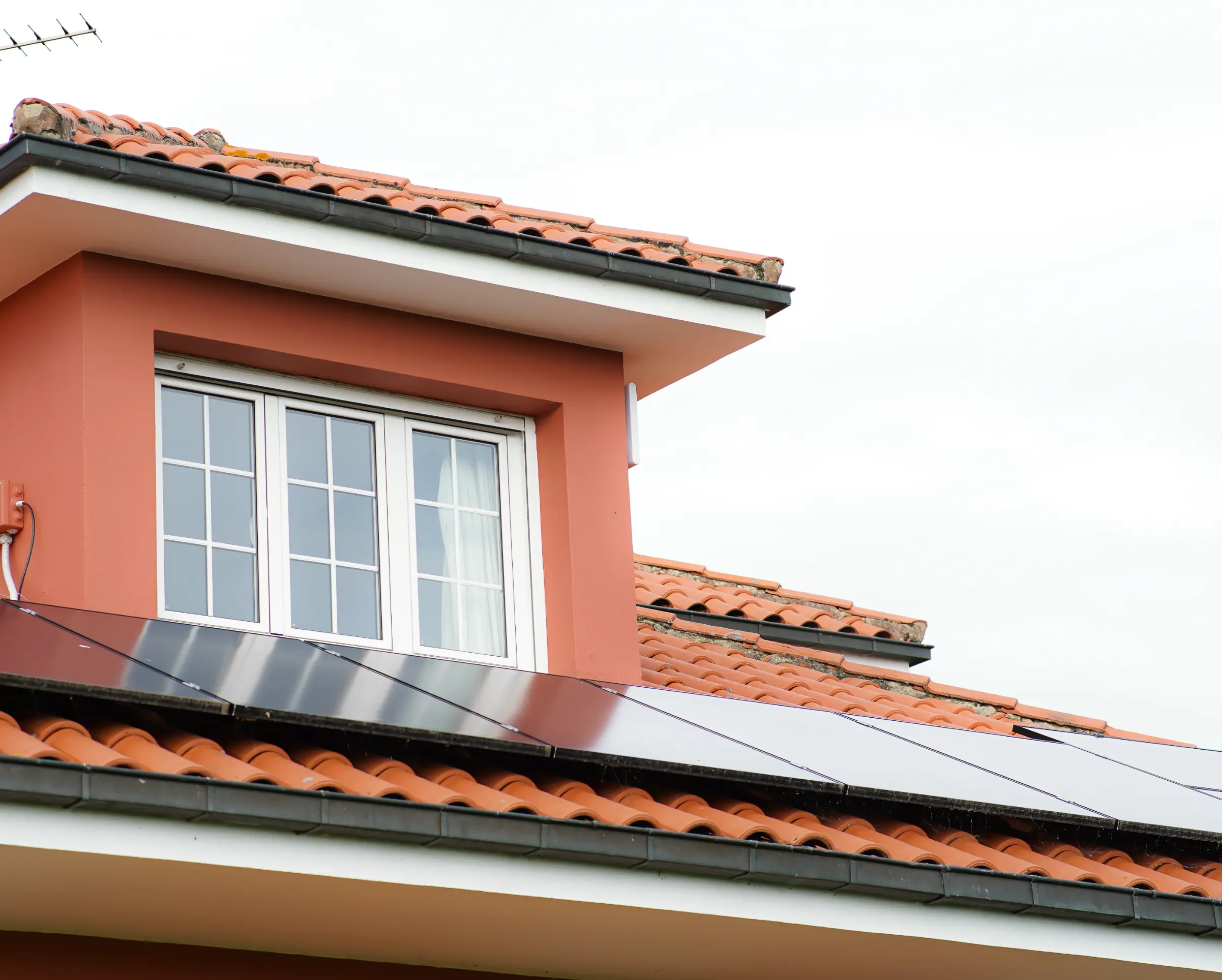 Comparativa de cómo afecta la temperatura y el sol para el uso de placas solares en Sevilla, Asturias y Berlín