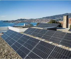 Instalación de paneles solares en viviendas.