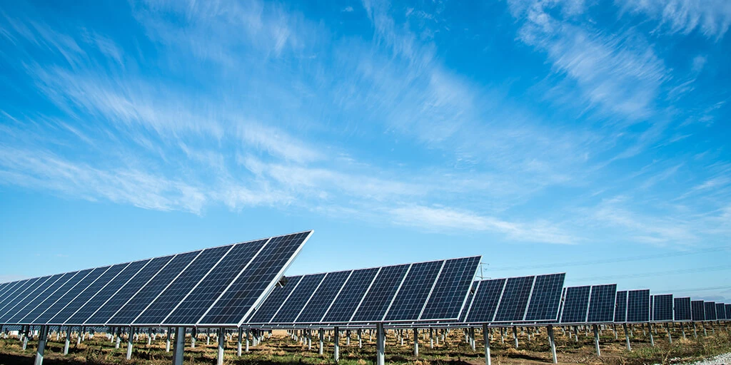 ¿Qué factores afectan a la generación de energía con placas solares?