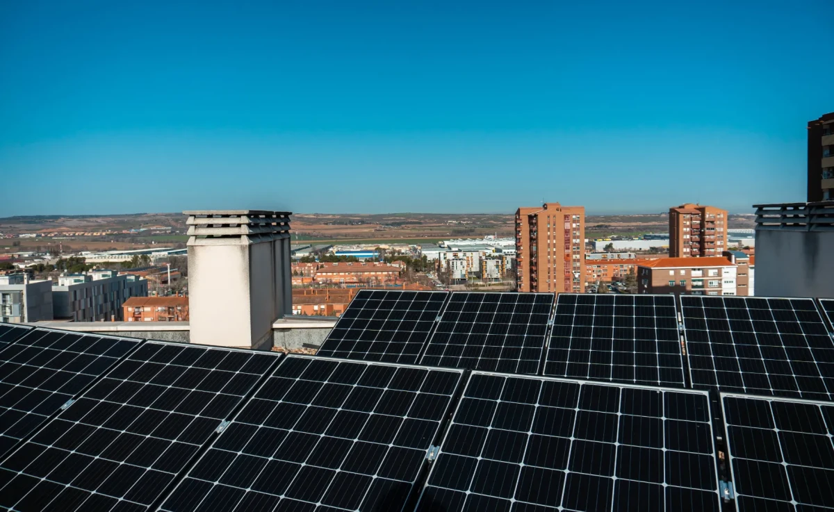 SotySolar lanza su servicio de instalación de placas solares para el autoconsumo en comunidades de propietarios