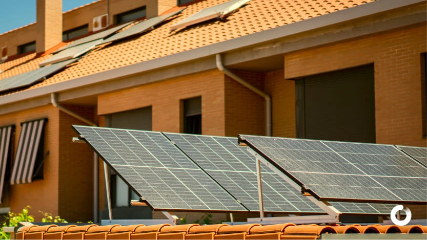 Vivo en una comunidad de vecinos, ¿dónde puedo instalar placas solares para mi autoconsumo?