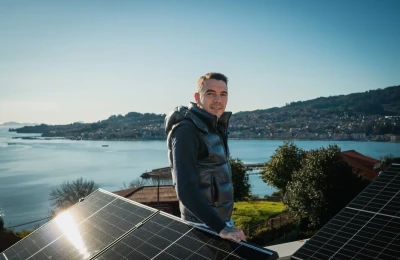 El futbolista Iago Aspas instala 26 placas solares para su autoconsumo y busca concienciar a la sociedad